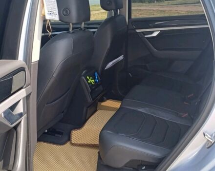 Серый Фольксваген Туарег, объемом двигателя 3 л и пробегом 79 тыс. км за 40500 $, фото 19 на Automoto.ua