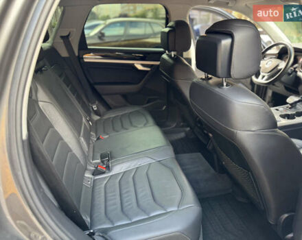 Сірий Фольксваген Туарег, об'ємом двигуна 3 л та пробігом 253 тис. км за 32900 $, фото 14 на Automoto.ua