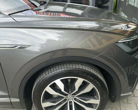 Серый Фольксваген Туарег, объемом двигателя 2.97 л и пробегом 135 тыс. км за 52000 $, фото 5 на Automoto.ua