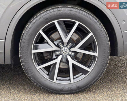 Сірий Фольксваген Туарег, об'ємом двигуна 3 л та пробігом 45 тис. км за 59999 $, фото 36 на Automoto.ua