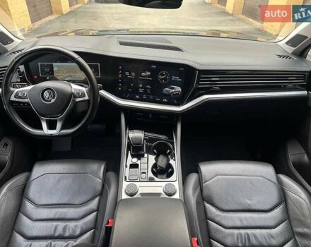 Серый Фольксваген Туарег, объемом двигателя 2.97 л и пробегом 246 тыс. км за 42000 $, фото 12 на Automoto.ua