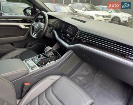 Серый Фольксваген Туарег, объемом двигателя 2.97 л и пробегом 142 тыс. км за 49700 $, фото 20 на Automoto.ua