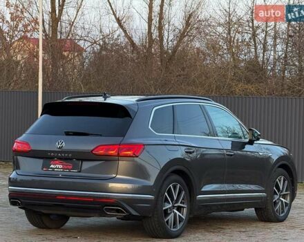 Серый Фольксваген Туарег, объемом двигателя 3 л и пробегом 135 тыс. км за 52999 $, фото 3 на Automoto.ua