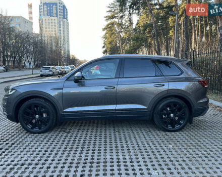 Серый Фольксваген Туарег, объемом двигателя 2.99 л и пробегом 88 тыс. км за 46800 $, фото 4 на Automoto.ua