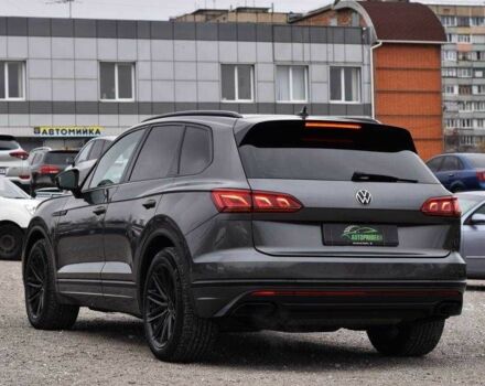 Сірий Фольксваген Туарег, об'ємом двигуна 3 л та пробігом 204 тис. км за 41999 $, фото 3 на Automoto.ua