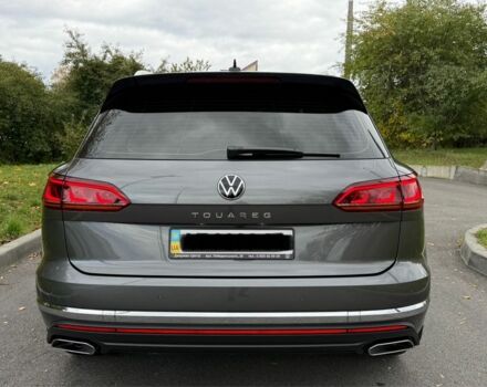 Серый Фольксваген Туарег, объемом двигателя 3 л и пробегом 62 тыс. км за 57950 $, фото 3 на Automoto.ua