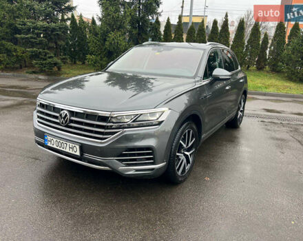 Серый Фольксваген Туарег, объемом двигателя 2.97 л и пробегом 120 тыс. км за 52500 $, фото 1 на Automoto.ua