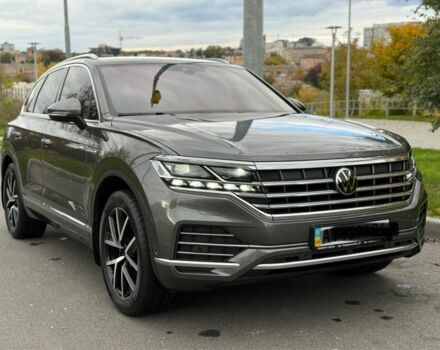 Серый Фольксваген Туарег, объемом двигателя 3 л и пробегом 62 тыс. км за 57950 $, фото 1 на Automoto.ua