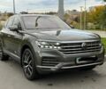 Серый Фольксваген Туарег, объемом двигателя 3 л и пробегом 62 тыс. км за 57950 $, фото 1 на Automoto.ua