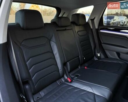 Серый Фольксваген Туарег, объемом двигателя 3 л и пробегом 135 тыс. км за 52999 $, фото 68 на Automoto.ua