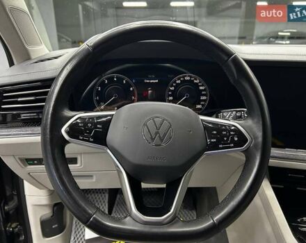 Фольксваген Туарег 2020 у Чернівцях на Automoto.ua Сірий Фольксваген Туарег, об'ємом двигуна 3 л та пробігом 90 тис. км за 50500 $, фото 11 на Automoto.ua