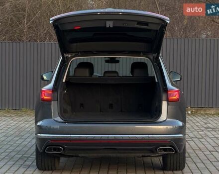 Серый Фольксваген Туарег, объемом двигателя 3 л и пробегом 135 тыс. км за 52999 $, фото 60 на Automoto.ua