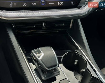 Серый Фольксваген Туарег, объемом двигателя 3 л и пробегом 160 тыс. км за 51500 $, фото 46 на Automoto.ua