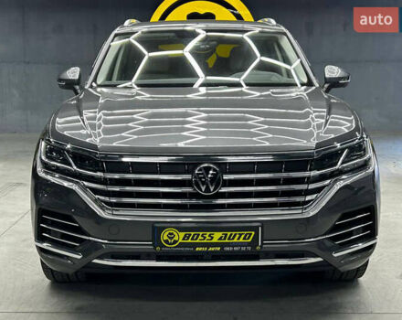 Фольксваген Туарег 2020 у Чернівцях на Automoto.ua Сірий Фольксваген Туарег, об'ємом двигуна 3 л та пробігом 90 тис. км за 50500 $, фото 1 на Automoto.ua