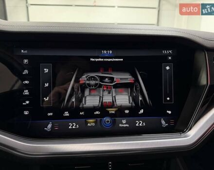 Серый Фольксваген Туарег, объемом двигателя 2.97 л и пробегом 53 тыс. км за 57000 $, фото 32 на Automoto.ua