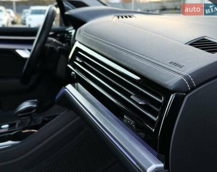 Серый Фольксваген Туарег, объемом двигателя 3 л и пробегом 135 тыс. км за 52999 $, фото 79 на Automoto.ua