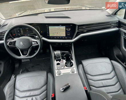 Серый Фольксваген Туарег, объемом двигателя 2.97 л и пробегом 120 тыс. км за 52500 $, фото 19 на Automoto.ua