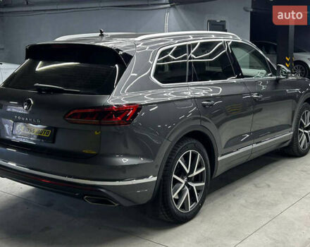 Фольксваген Туарег 2020 у Чернівцях на Automoto.ua Сірий Фольксваген Туарег, об'ємом двигуна 3 л та пробігом 90 тис. км за 50500 $, фото 5 на Automoto.ua