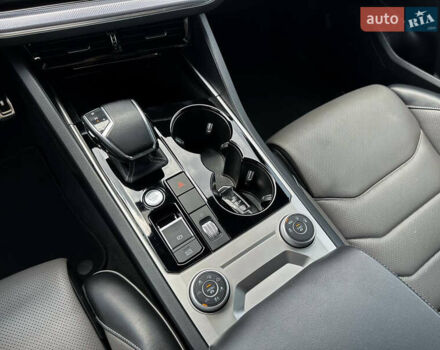 Серый Фольксваген Туарег, объемом двигателя 3 л и пробегом 160 тыс. км за 51500 $, фото 49 на Automoto.ua