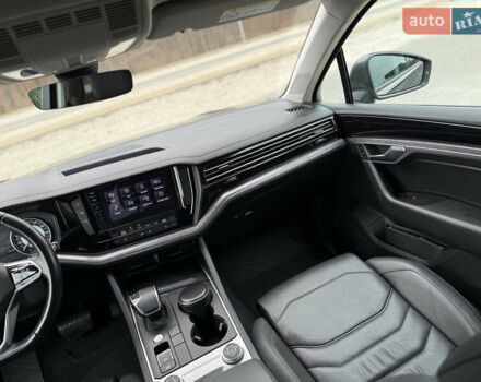 Сірий Фольксваген Туарег, об'ємом двигуна 2.97 л та пробігом 180 тис. км за 39500 $, фото 20 на Automoto.ua