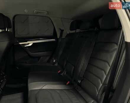 Серый Фольксваген Туарег, объемом двигателя 2.97 л и пробегом 53 тыс. км за 57000 $, фото 45 на Automoto.ua