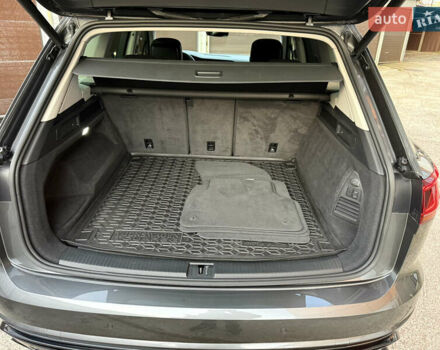 Серый Фольксваген Туарег, объемом двигателя 2.97 л и пробегом 125 тыс. км за 46800 $, фото 33 на Automoto.ua