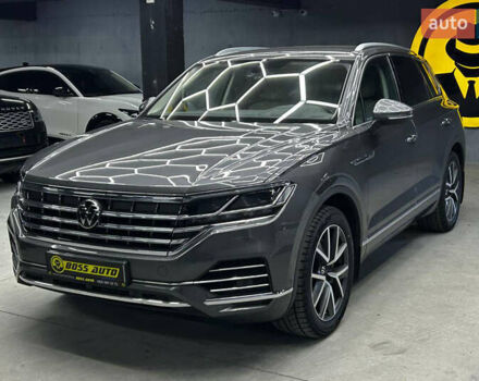 Фольксваген Туарег 2020 у Чернівцях на Automoto.ua Сірий Фольксваген Туарег, об'ємом двигуна 3 л та пробігом 90 тис. км за 50500 $, фото 2 на Automoto.ua