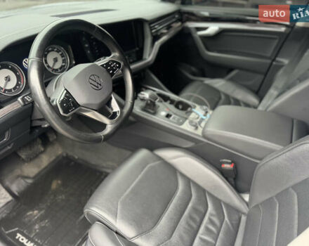 Серый Фольксваген Туарег, объемом двигателя 2.97 л и пробегом 147 тыс. км за 42999 $, фото 7 на Automoto.ua