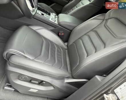 Сірий Фольксваген Туарег, об'ємом двигуна 2.97 л та пробігом 62 тис. км за 59000 $, фото 15 на Automoto.ua