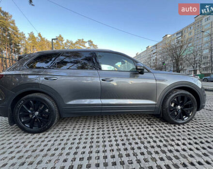 Серый Фольксваген Туарег, объемом двигателя 2.99 л и пробегом 88 тыс. км за 46800 $, фото 2 на Automoto.ua