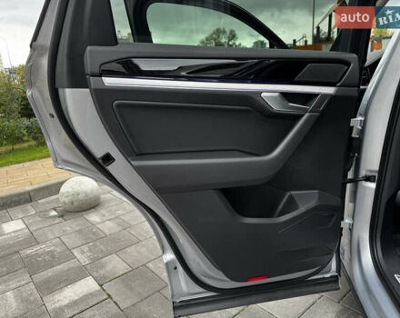 Фольксваген Туарег 2020 у Києві на Automoto.ua Сірий Фольксваген Туарег, об'ємом двигуна 3 л та пробігом 41 тис. км за 48700 $, фото 16 на Automoto.ua