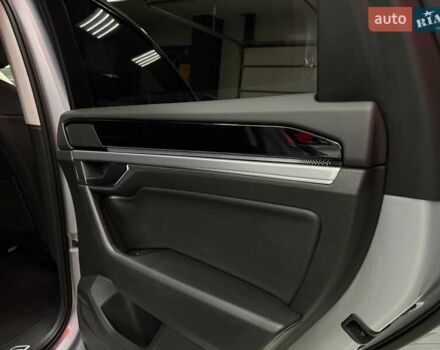 Серый Фольксваген Туарег, объемом двигателя 2.97 л и пробегом 53 тыс. км за 57000 $, фото 46 на Automoto.ua