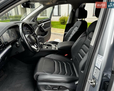 Фольксваген Туарег 2020 у Києві на Automoto.ua Сірий Фольксваген Туарег, об'ємом двигуна 3 л та пробігом 41 тис. км за 48700 $, фото 14 на Automoto.ua