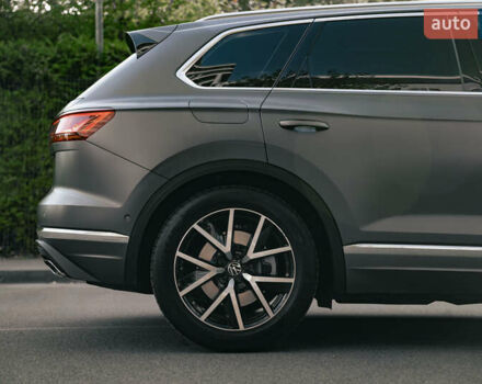 Фольксваген Туарег 2020 в Киеве на Automoto.ua Серый Фольксваген Туарег, объемом двигателя 3 л и пробегом 45 тыс. км за 59900 $, фото 11 на Automoto.ua