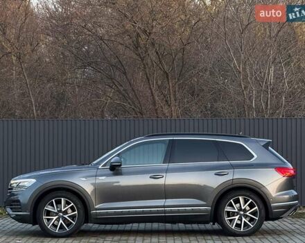 Серый Фольксваген Туарег, объемом двигателя 3 л и пробегом 135 тыс. км за 52999 $, фото 6 на Automoto.ua