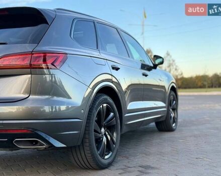 Сірий Фольксваген Туарег, об'ємом двигуна 2.97 л та пробігом 199 тис. км за 59999 $, фото 2 на Automoto.ua