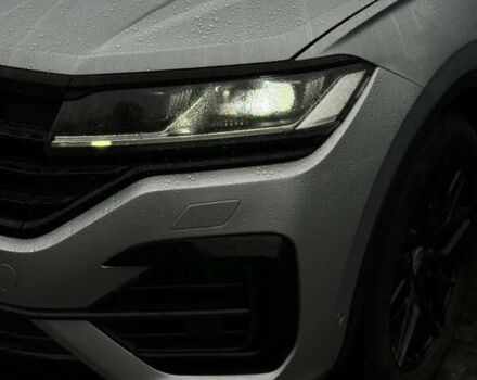 Серый Фольксваген Туарег, объемом двигателя 2.97 л и пробегом 147 тыс. км за 42999 $, фото 28 на Automoto.ua