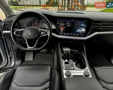 Фольксваген Туарег 2020 у Києві на Automoto.ua Сірий Фольксваген Туарег, об'ємом двигуна 3 л та пробігом 41 тис. км за 48700 $, фото 29 на Automoto.ua