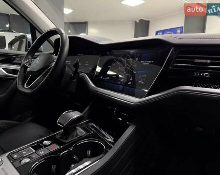 Серый Фольксваген Туарег, объемом двигателя 2.97 л и пробегом 53 тыс. км за 57000 $, фото 50 на Automoto.ua