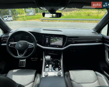 Серый Фольксваген Туарег, объемом двигателя 3 л и пробегом 160 тыс. км за 51500 $, фото 56 на Automoto.ua