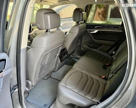 Сірий Фольксваген Туарег, об'ємом двигуна 3 л та пробігом 100 тис. км за 49500 $, фото 26 на Automoto.ua