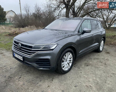 Серый Фольксваген Туарег, объемом двигателя 2.97 л и пробегом 180 тыс. км за 38000 $, фото 6 на Automoto.ua