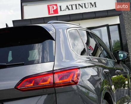 Серый Фольксваген Туарег, объемом двигателя 3 л и пробегом 160 тыс. км за 51500 $, фото 18 на Automoto.ua