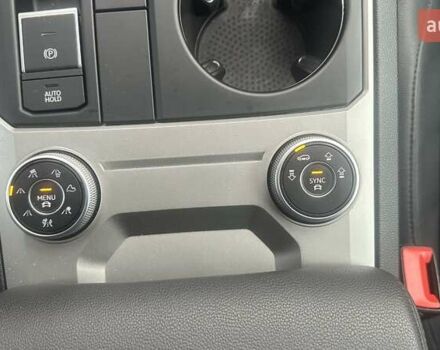 Сірий Фольксваген Туарег, об'ємом двигуна 3 л та пробігом 88 тис. км за 39726 $, фото 24 на Automoto.ua