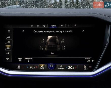 Серый Фольксваген Туарег, объемом двигателя 3 л и пробегом 135 тыс. км за 52999 $, фото 93 на Automoto.ua