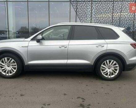 Сірий Фольксваген Туарег, об'ємом двигуна 3 л та пробігом 88 тис. км за 39726 $, фото 2 на Automoto.ua