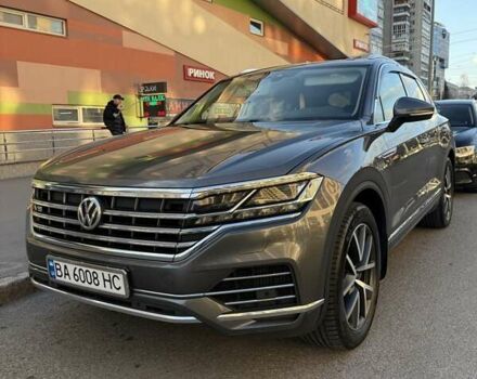 Серый Фольксваген Туарег, объемом двигателя 3.96 л и пробегом 185 тыс. км за 50100 $, фото 1 на Automoto.ua