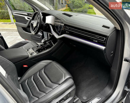 Фольксваген Туарег 2020 у Києві на Automoto.ua Сірий Фольксваген Туарег, об'ємом двигуна 3 л та пробігом 41 тис. км за 48700 $, фото 25 на Automoto.ua