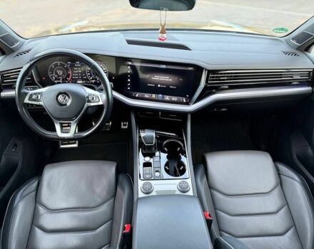 Серый Фольксваген Туарег, объемом двигателя 3 л и пробегом 210 тыс. км за 1402 $, фото 12 на Automoto.ua