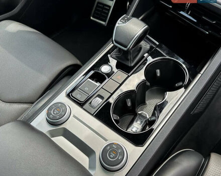 Серый Фольксваген Туарег, объемом двигателя 3 л и пробегом 160 тыс. км за 51500 $, фото 71 на Automoto.ua